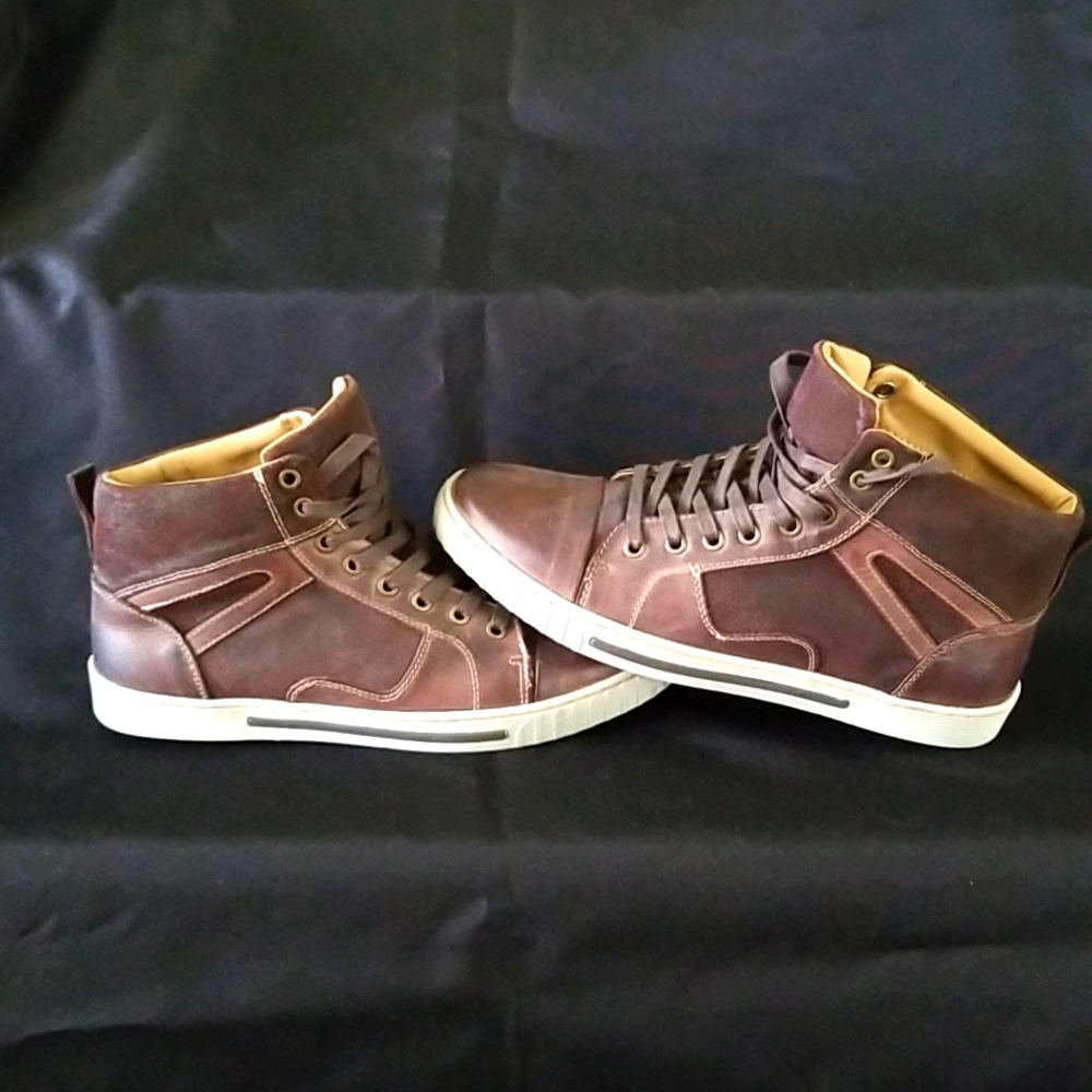 Men's size 9 Steve Madden Sneaker - Brown leather and cavnas